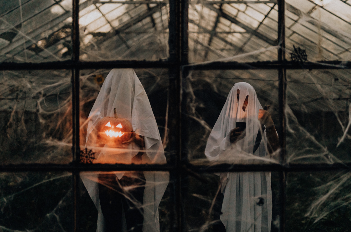 Ghosts in a green house 