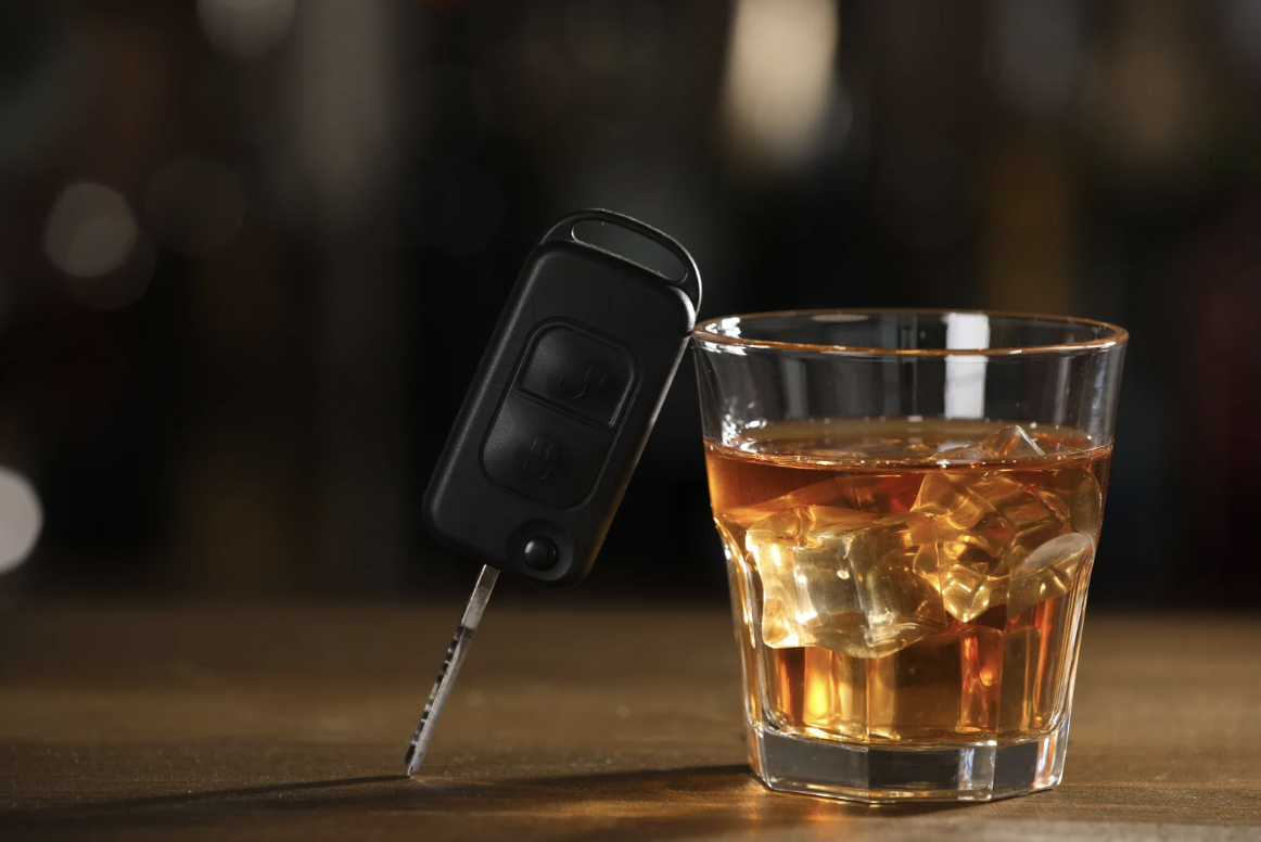 an alcoholic drink next to a car key