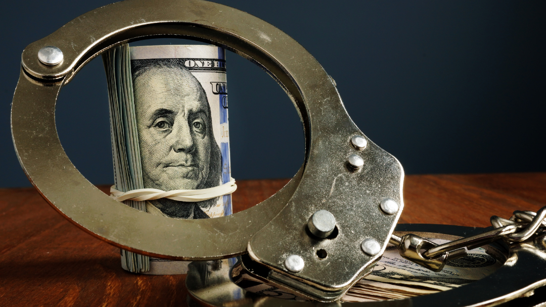 hand cuffs with money roll