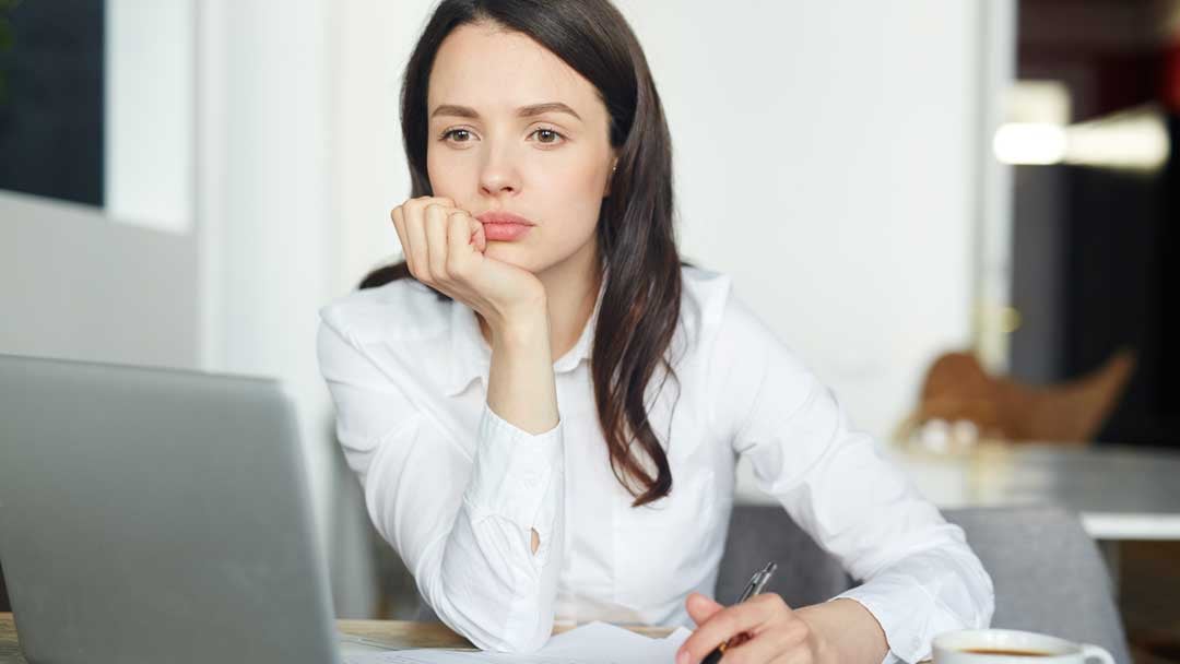girl sitting with hand on her chin