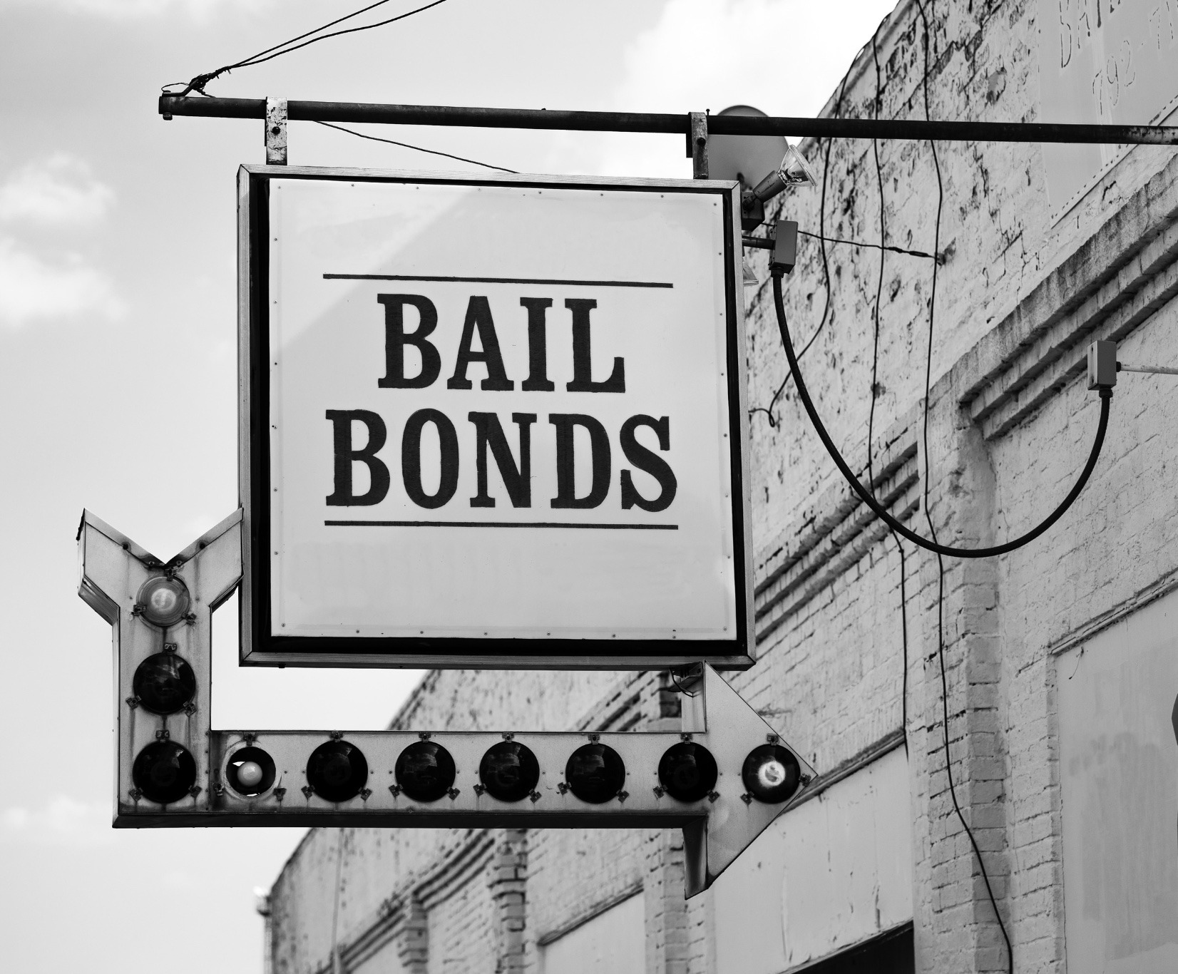 Bail V.S Bail Bonds: What Are They And How Do They Work?